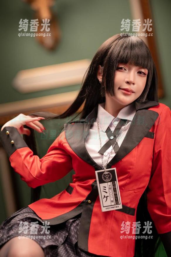 在线تمرين：Umeko J的泳池时刻，原图里有种奇妙的随意感。